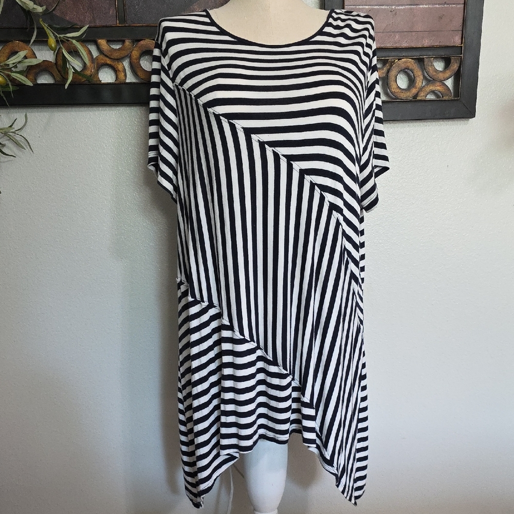 CJ Banks Black and White Asymmetrical Dolman Sleeve Dress